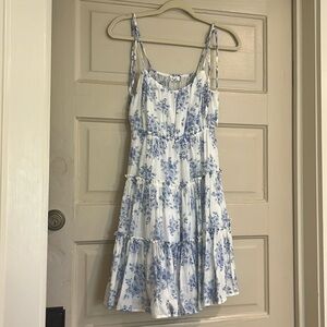 Blue/white floral dress